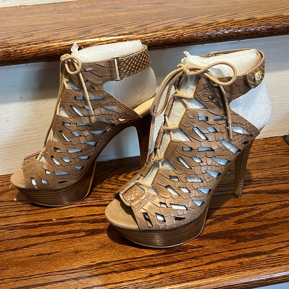 GUESS Womens Laced sandals Size 6